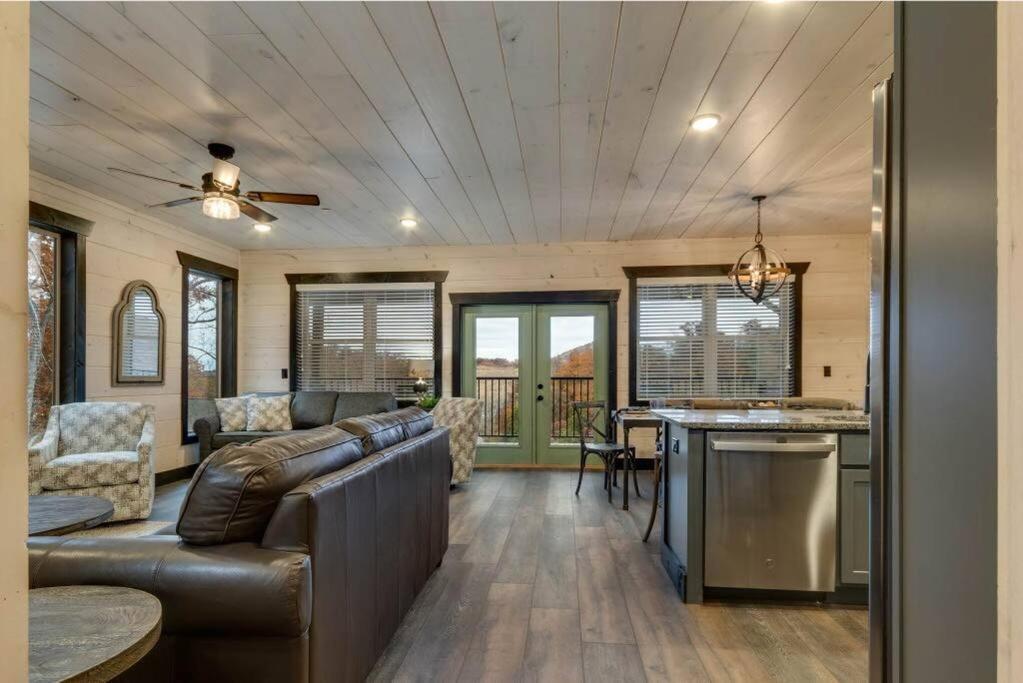 Blue Moon Ridge: Brand New Cabin! 5 Bedrooms, Pool/Hot Tub, Theatre Pigeon Forge Esterno foto