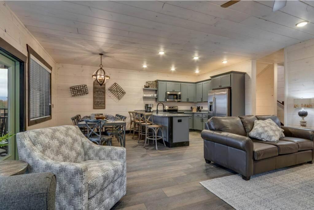 Blue Moon Ridge: Brand New Cabin! 5 Bedrooms, Pool/Hot Tub, Theatre Pigeon Forge Esterno foto