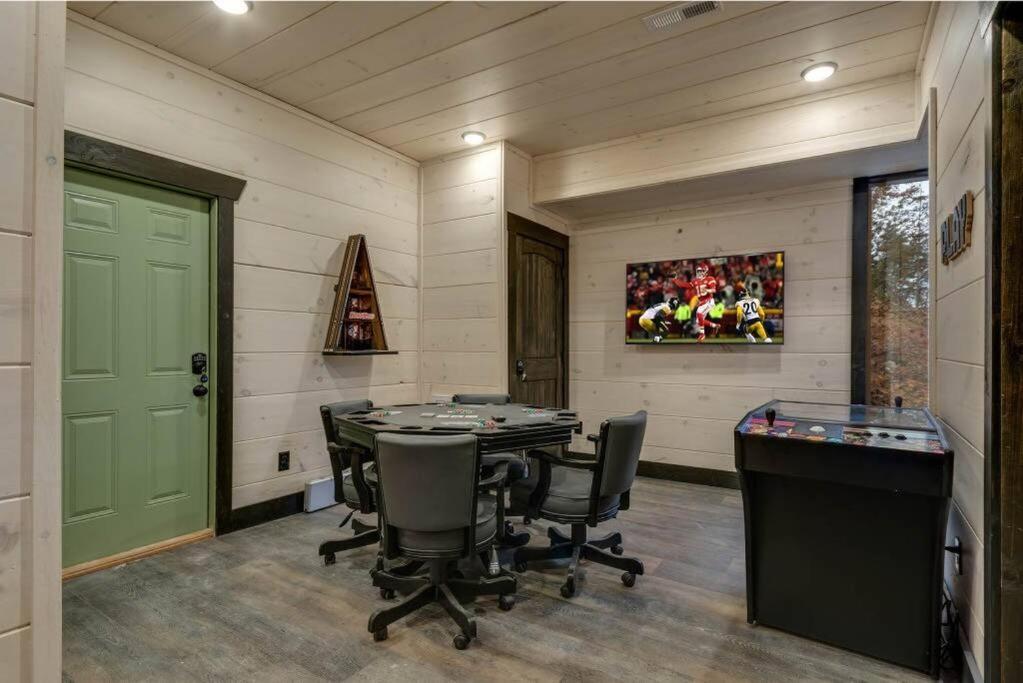 Blue Moon Ridge: Brand New Cabin! 5 Bedrooms, Pool/Hot Tub, Theatre Pigeon Forge Esterno foto