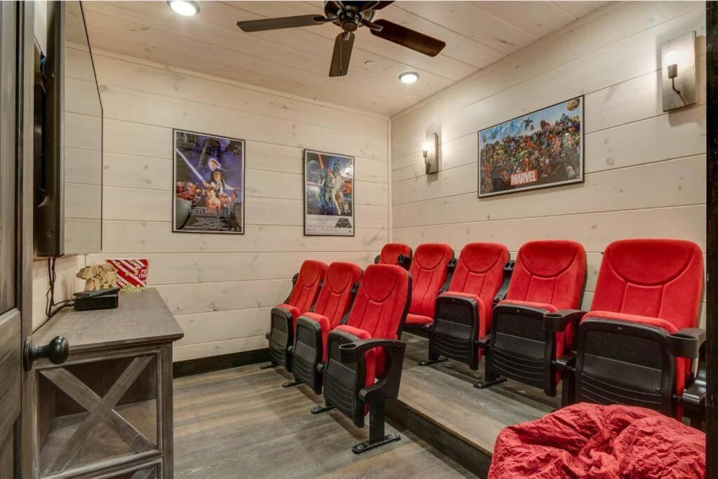 Blue Moon Ridge: Brand New Cabin! 5 Bedrooms, Pool/Hot Tub, Theatre Pigeon Forge Esterno foto