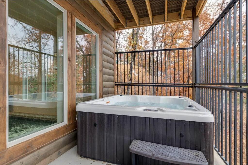 Blue Moon Ridge: Brand New Cabin! 5 Bedrooms, Pool/Hot Tub, Theatre Pigeon Forge Esterno foto