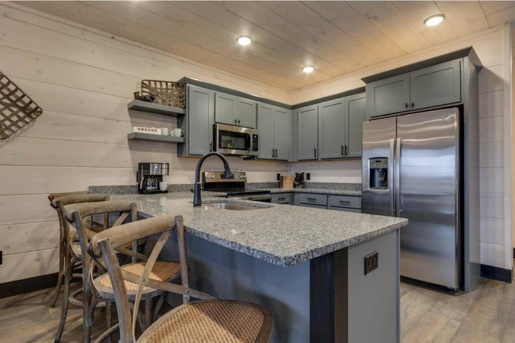 Blue Moon Ridge: Brand New Cabin! 5 Bedrooms, Pool/Hot Tub, Theatre Pigeon Forge Esterno foto