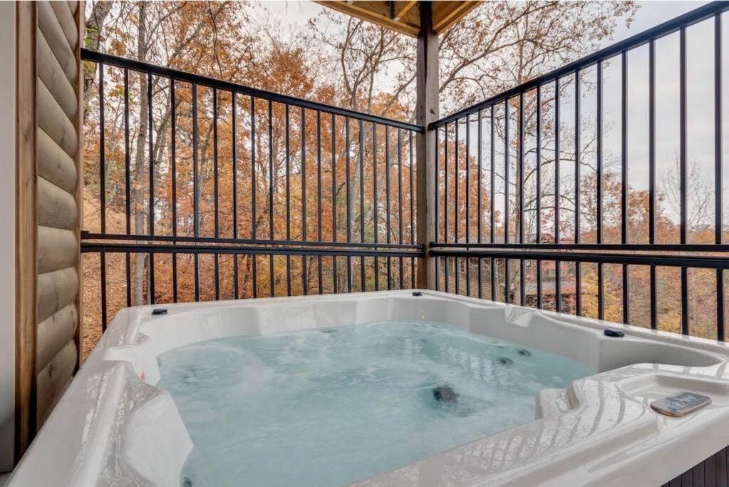 Blue Moon Ridge: Brand New Cabin! 5 Bedrooms, Pool/Hot Tub, Theatre Pigeon Forge Esterno foto